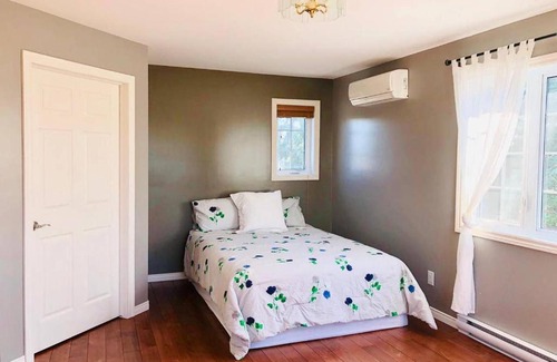 Gatineau Apartamento | HIGH-END 2-Level Apt in Exclusive & Quiet Location