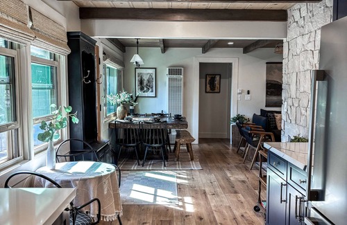 Carnelian Woods Casa | High End Design Lakeview Cabin Walk to Beaches + Restaurants