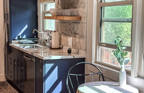 Carnelian Woods Casa | High End Design Lakeview Cabin Walk to Beaches + Restaurants