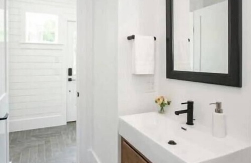 Historic Hill Casa | High-End Fully Renovated House- w/ yard & parking