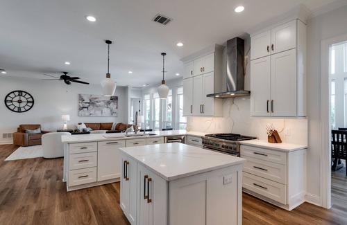 Colleyville Casa | High-end Home Away From Home in Colleyville,