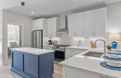 East Raleigh Condominio | High End Living Fenced Yard King Main 2 Dogs OK