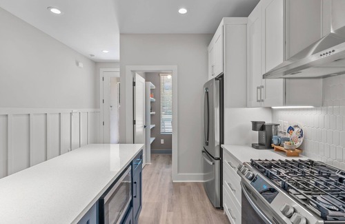 East Raleigh Condominio | High End Living Fenced Yard King Main 2 Dogs OK