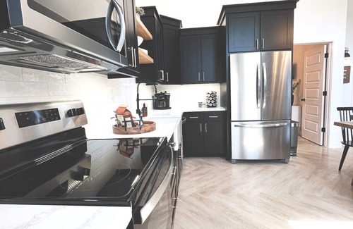 Mountain Home Apartamento | High-end luxurious loft within walking distance to downtown!