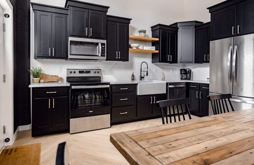 Mountain Home Apartamento | High-end luxurious loft within walking distance to downtown!