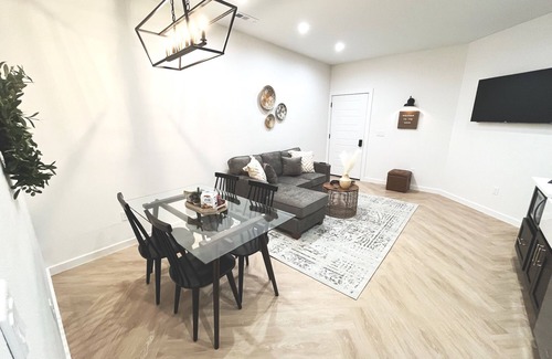 Mountain Home Casa | High-end luxurious studio within walking distance to downtown!