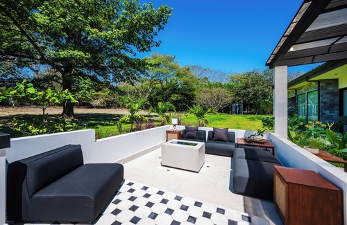 Tamarindo Villa | High-End Luxury Villa at Golondrinas – Beach, Golf, Lifestyle!