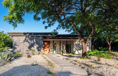 Tamarindo Villa | High-End Luxury Villa at Golondrinas – Beach, Golf, Lifestyle!