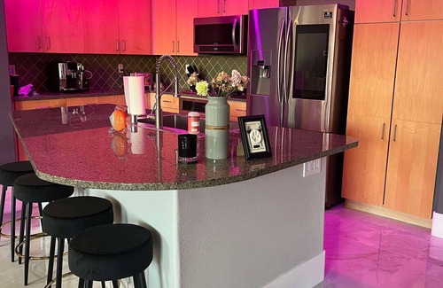 Enterprise Condominio | High End Luxury WFH Loft