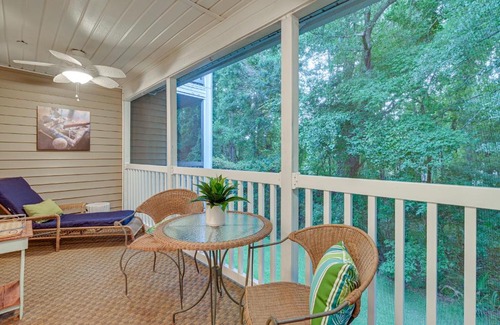 Pawleys Island Apartamento | High-End Pawleys Island Condo with Porch and Pools!