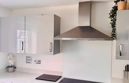 Ebbsfleet Valley Casa | Amplia casa de 4 dormitorios de alta gama - Estacionamiento gratuito