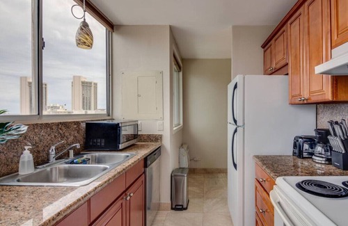 Diamond Head - Kapahulu - St. Louis Condominio | High Floor 1 BR with in Unit Washer Dryer in Waikiki, Tandem Parking Included, Close to Beach