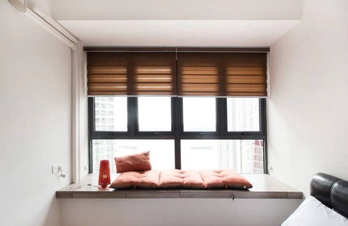Central District Apartamento | High-floor 2BR Suite, Water Views, Free Parking
