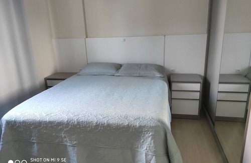 Itapema Apartamento | Piso alto con 4 suites recién amuebladas a 60 m de nar