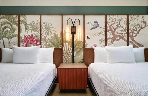 Ala Moana Hotel | High Floor City View Two Queens, 3 Relaxing Units, Rooftop Garden Escape