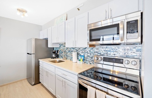 Waikiki Apartamento | High Floor Ocean View Condo (King Bed and Parking)
