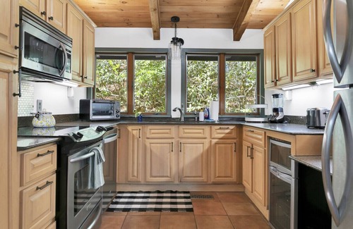 Hendersonville Casa | High Knoll Lookout - river and mountain views!