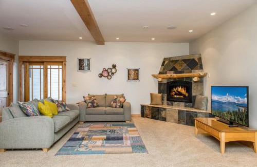 Montgomery Estates Casa | High Meadows Gem