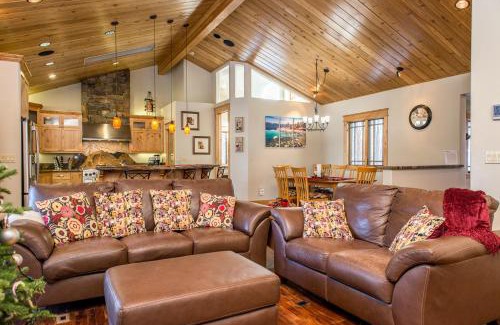 Montgomery Estates Casa | High Meadows Gem