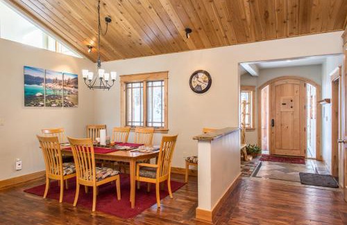 Montgomery Estates Casa | High Meadows Gem