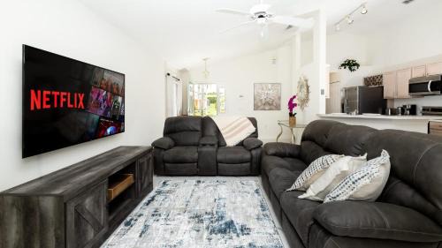 Westbury Casa | High Point Oasis - 4 BDR For 8