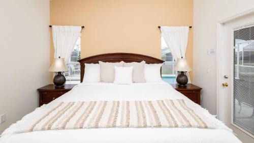 Westbury Casa | High Point Oasis - 4 BDR For 8