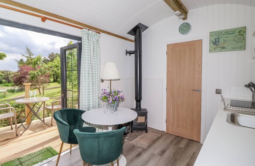 Hayton Cabaña | HIGH RIGG SHEPHERD'S SUNRISE, pet friendly in Brampton, Cumbria