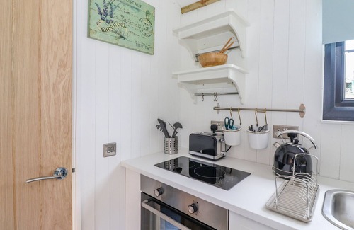 Hayton Cabaña | HIGH RIGG SHEPHERD'S SUNRISE, pet friendly in Brampton, Cumbria