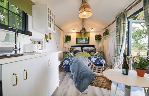 Hayton Cabaña | HIGH RIGG SHEPHERD'S SUNSET, pet friendly in Brampton, Cumbria