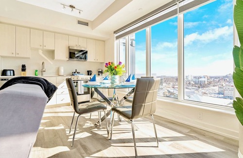 Kitchener Apartamento | High Rise 1BR Building w Gorgeous Views