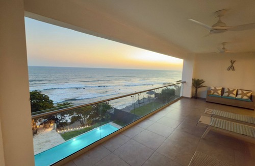 Llano de Los Patos Condominio | High Rise Beachfront Condon -Stay@Valentino-