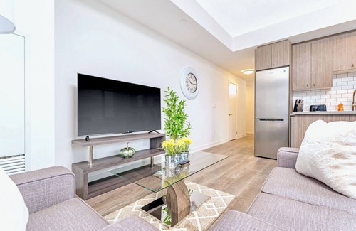 Kitchener Apartamento | High Rise Condo w Balcony & Breathtaking Views