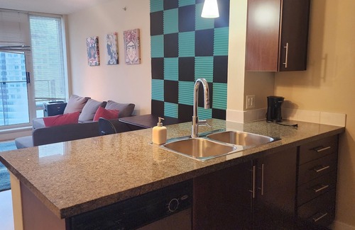 Strathcona Condominio | High-Rise Condo with water View | Near Stadiums