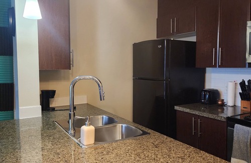 Strathcona Condominio | High-Rise Condo with water View | Near Stadiums
