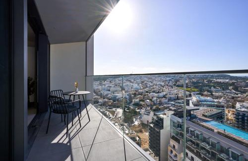 Paceville Apartamento | High-Rise Elegance 18th Floor Apartment with Stunning Sea Views