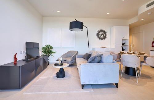 Paceville Apartamento | High-Rise Elegance 18th Floor Apartment with Stunning Sea Views
