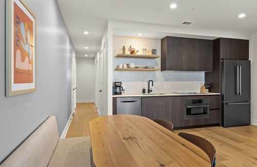 Rainey Street Historic District Condominio | High Rise in the heart of ATX
