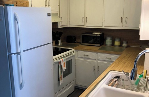 Southmont Casa | High Rock Lake Cozy Lakefront Cottage - 3 Bedroom / 2 Baths