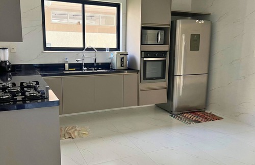 Centro Casa | High standard house in Guarajuba 5/4 with swimming pool, 150m from the beach.