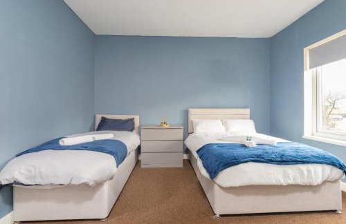 Bedworth Apartamento | HIGH STREET APARTMENT, SLEEPS 6 GUESTs!