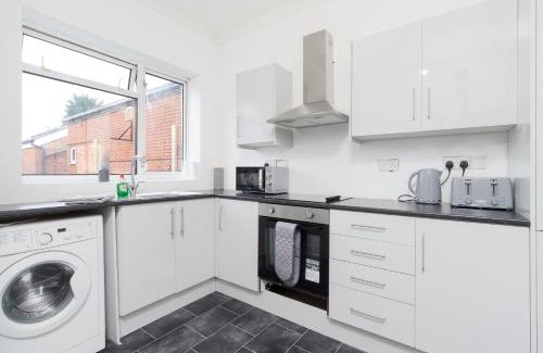Bedworth Apartamento | HIGH STREET APARTMENT, SLEEPS 6 GUESTs!