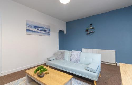 Bedworth Apartamento | HIGH STREET APARTMENT, SLEEPS 6 GUESTs!