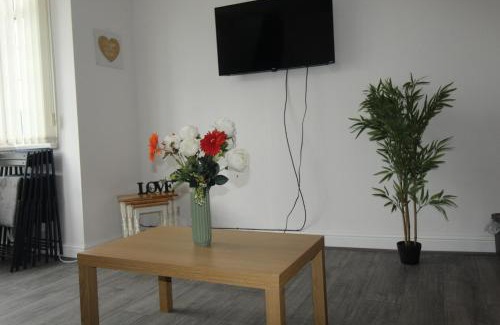 Thurnscoe Casa | High Street House Thurnscoe by Smart Corporate Stays