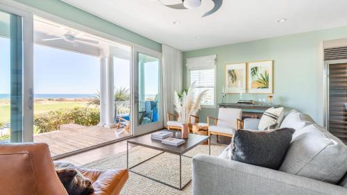 Ocean Point Casa | High Tide By AvantStay Incredible Beach Front Home w Pool