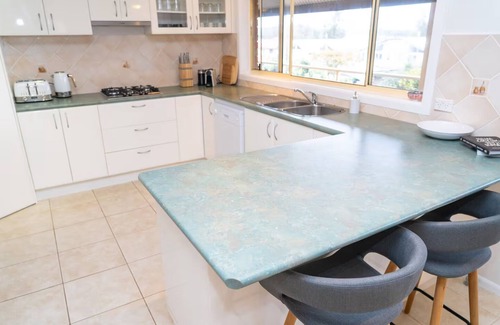 Long Beach Casa | High Tide- Pert friendly home in Long Beach and 100m from the beach!