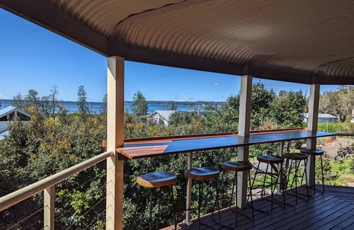 Long Beach Casa | High Tide- Pert friendly home in Long Beach and 100m from the beach!
