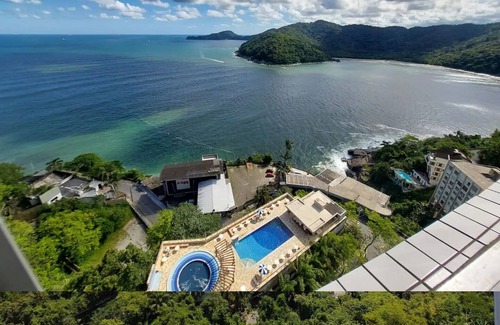 Porchat Island Apartamento | High view of Porchat Island, lots of space, comfort, technology and unique view
