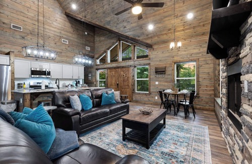 Hochatown Cabina | High West: high-end 1BR suite +bunk room+playscape