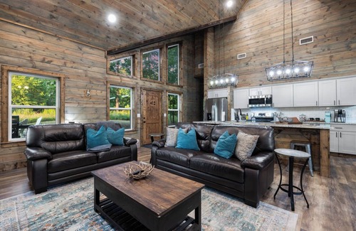 Hochatown Cabina | High West: high-end 1BR suite +bunk room+playscape