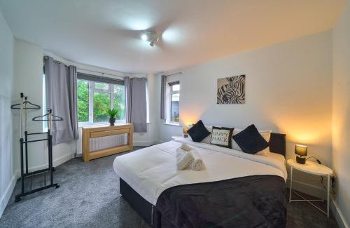 High Wycombe Casa | High Wycombe Stays Modern 4 Bed, 2 Bath Home with Garden Sleeps 9